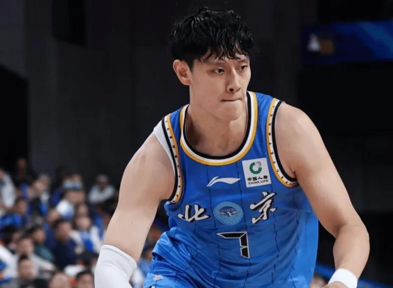 台球直播-曾凡博醒不了了？无持球+三分罚球效率低下，末节仍在持续犯错！